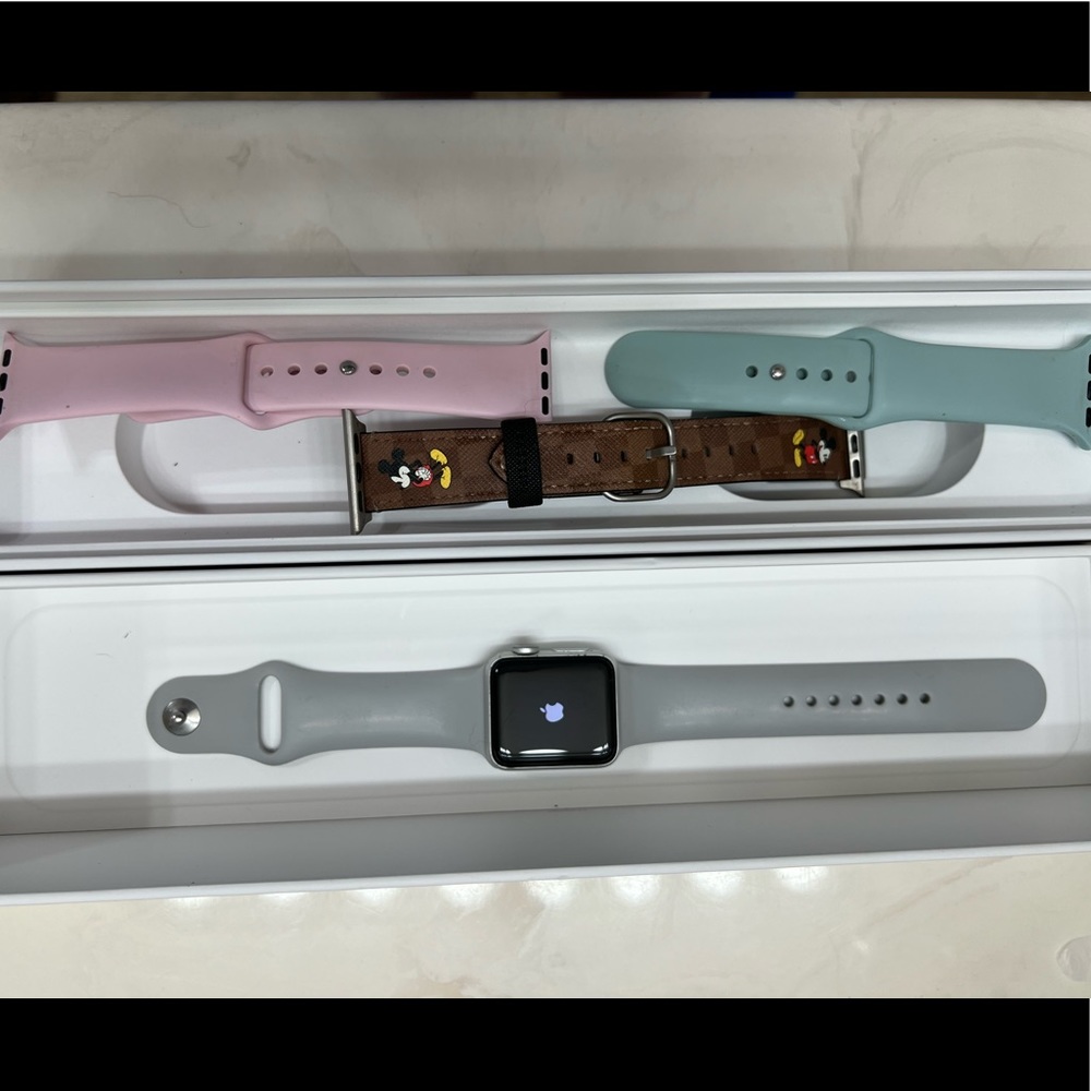 BUNDLE!! Series 3 38 mm GPS Apple Watch with 4 bands and protective case!
